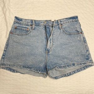 Abercrombie & Fitch The Mom Short High Rise size 30 waist/women’s 10